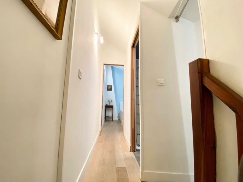 Superbe duplex in the lively 9th district (loyer tout inclus) 9