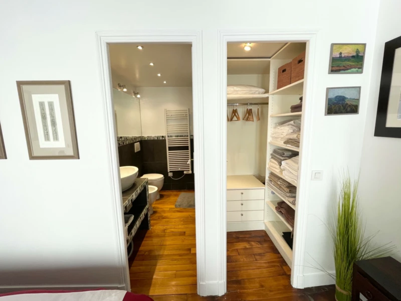 Elegant 2-Bedroom Apartment in a Prime Location close to Place des Vosges (loyer tout inclus) 15