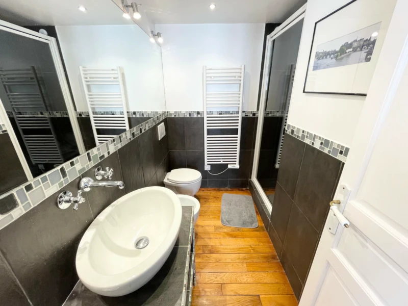 Elegant 2-Bedroom Apartment in a Prime Location close to Place des Vosges (loyer tout inclus) 16
