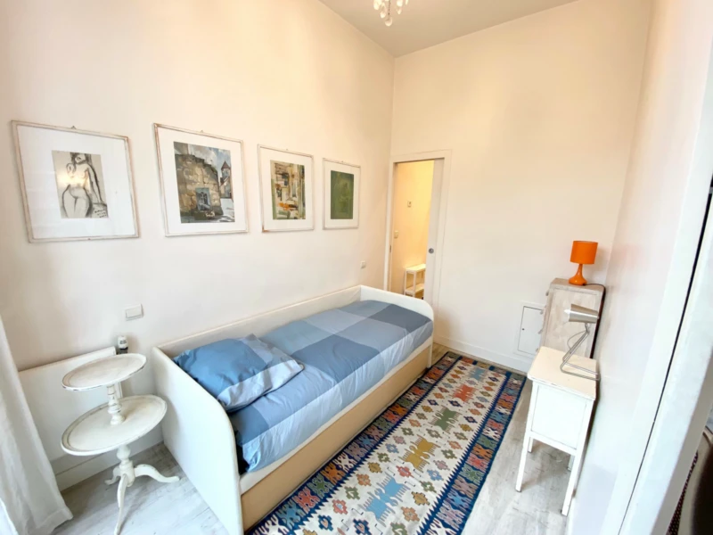 Beautiful Apartment with Balcony Close to La Madeleine Church (loyer tout inclus) 18
