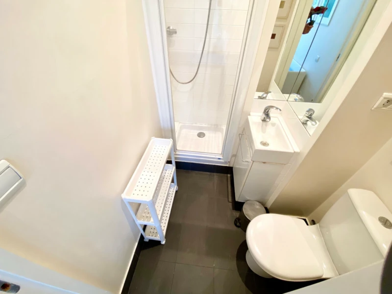 Beautiful Apartment with Balcony Close to La Madeleine Church (loyer tout inclus) 20