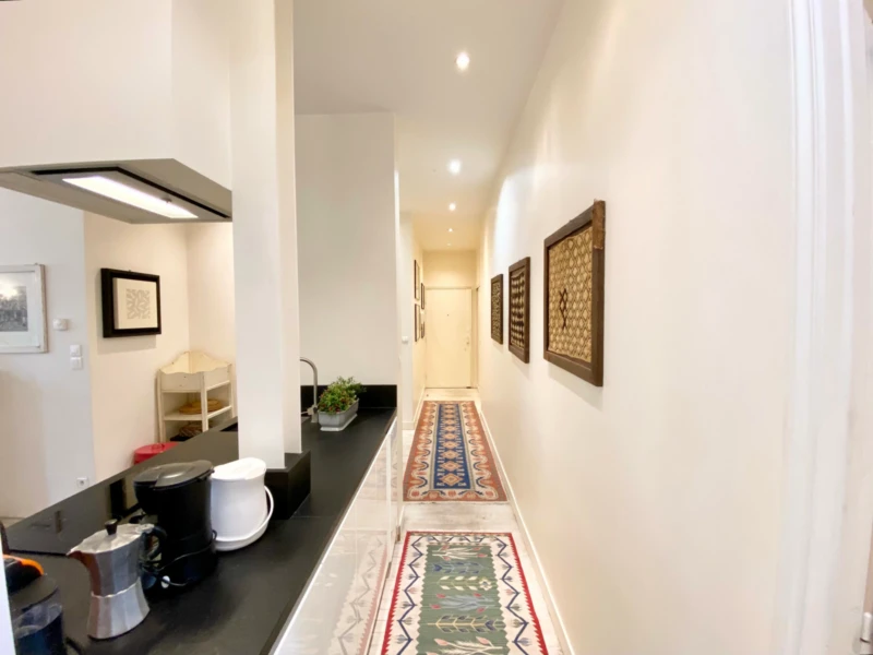 Beautiful Apartment with Balcony Close to La Madeleine Church (loyer tout inclus) 14