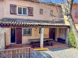Aiguines, maison mitoyenne avec jardin 2