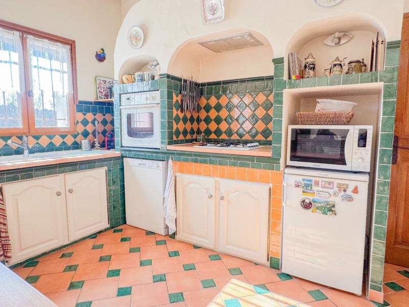 Entrecasteaux, villa avec piscine et dépendances 9