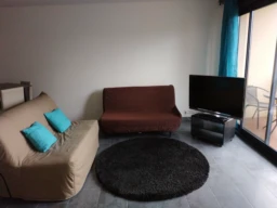 LOUE STUDIO 33M2 COMBS LA VILLE 1000  EUROS CC (loyer tout inclus) 1