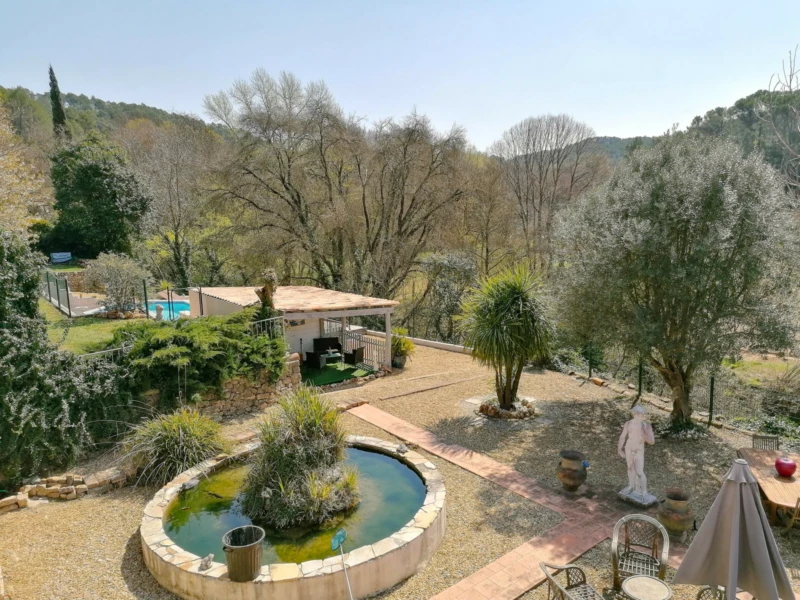 Entrecasteaux - Maison de caractère - Gîtes - Terrain 7733 m2 2