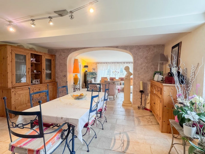 Entrecasteaux - Maison de caractère - Gîtes - Terrain 7733 m2 14
