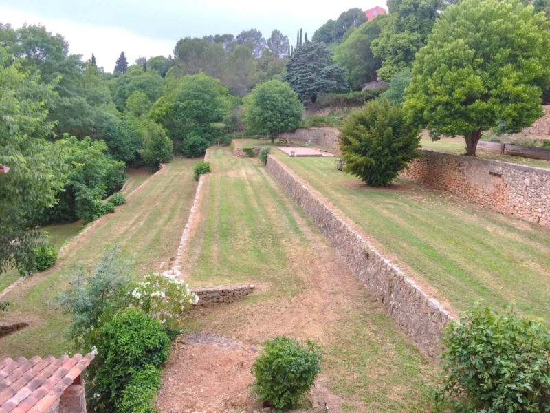 Entrecasteaux - Maison de caractère - Gîtes - Terrain 7733 m2 8