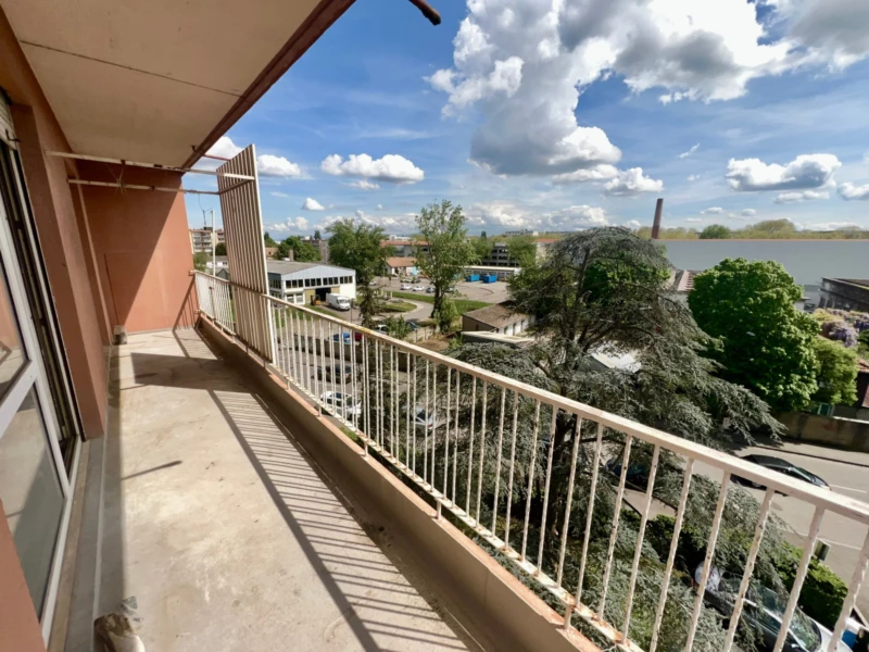 Appartement à rénover avec Balcon 1