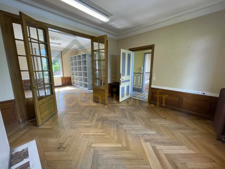 HARLY ENSEMBLE DE BUREAUX 622 m2 dans espace privatif avec parking 8