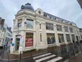 Local commercial avec vitrine en plein centre-ville 1