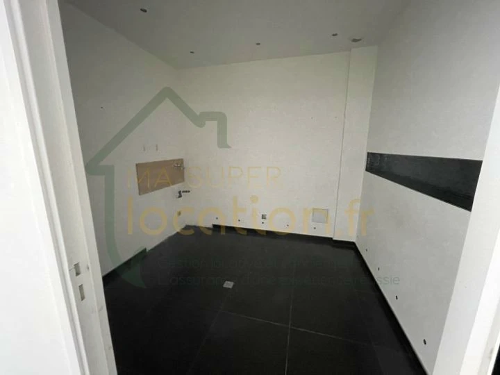Local commercial moderne en plein centre-ville 6
