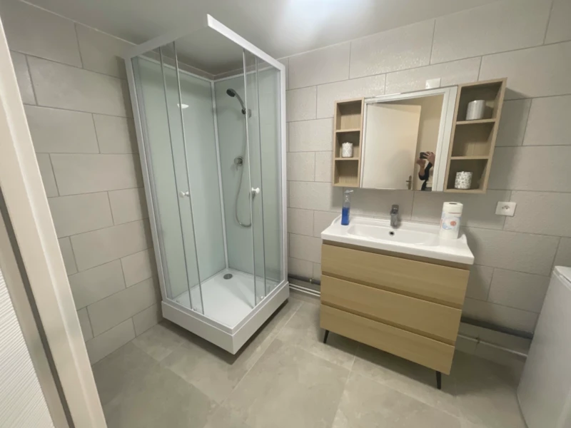 Magnifique appartement de 4 pièces, meublé et rénové dans une belle résidence de standing. 11