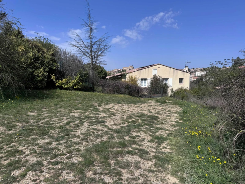 Valensole, terrain constructible de 3949 m2. 3