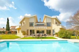 Maison 6 pièces avec piscine et 1500 m² de terrain 1