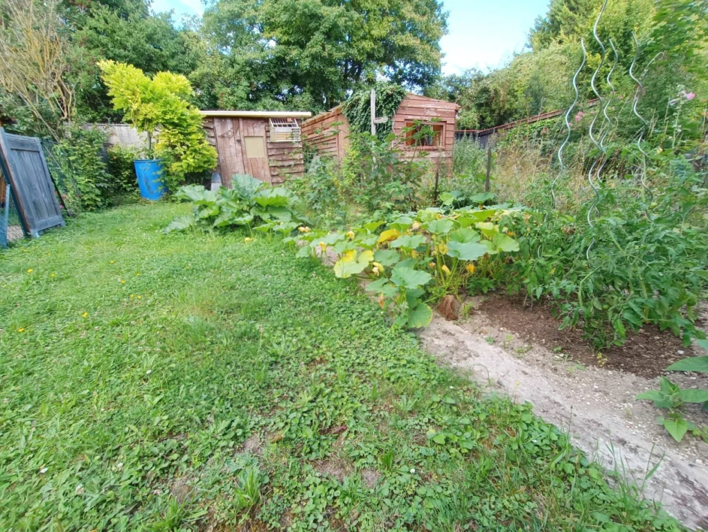 Amiénoise rénovée, 4 chambres et jardin 4