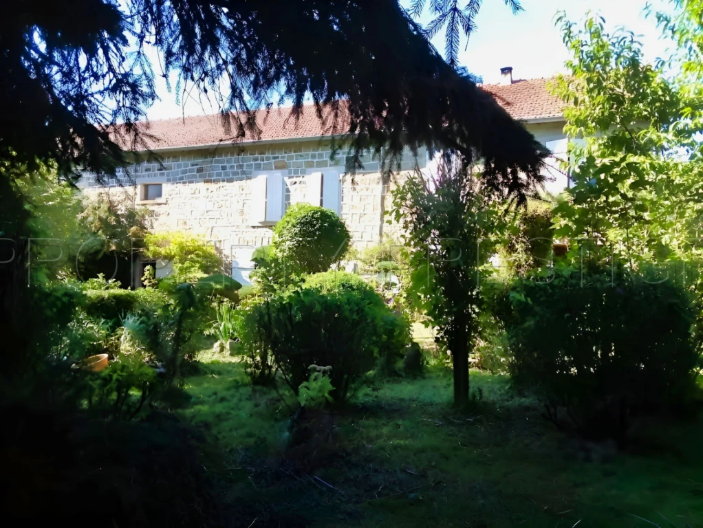 HAUTE ARDECHE ANCIENNE FERME 8 HA 2