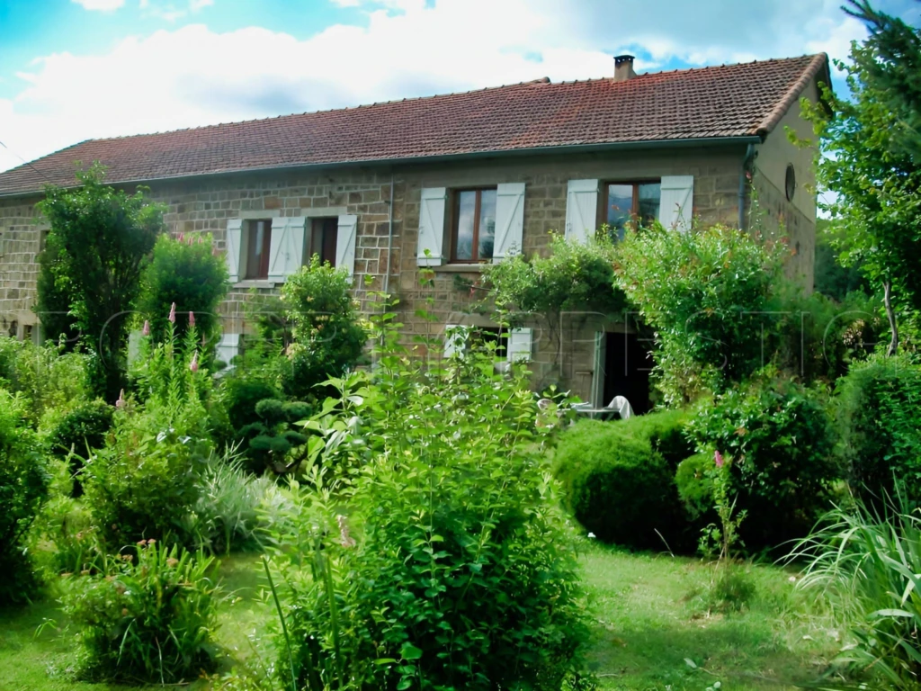 HAUTE ARDECHE ANCIENNE FERME 8 HA 11