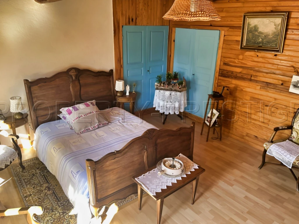 HAUTE ARDECHE ANCIENNE FERME 8 HA 5