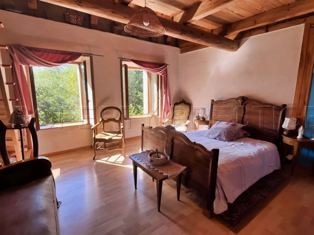 HAUTE ARDECHE ANCIENNE FERME 8 HA 7