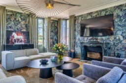 AUVERGNE ELEGANT MANOIR du XVIII éme Meublé et décoré 2