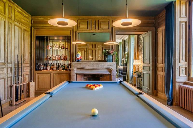 AUVERGNE ELEGANT MANOIR du XVIII éme Meublé et décoré 6