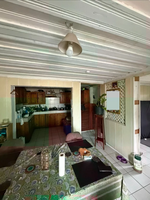 Maison T4 occupée à Sainte-Anne (97437) 1