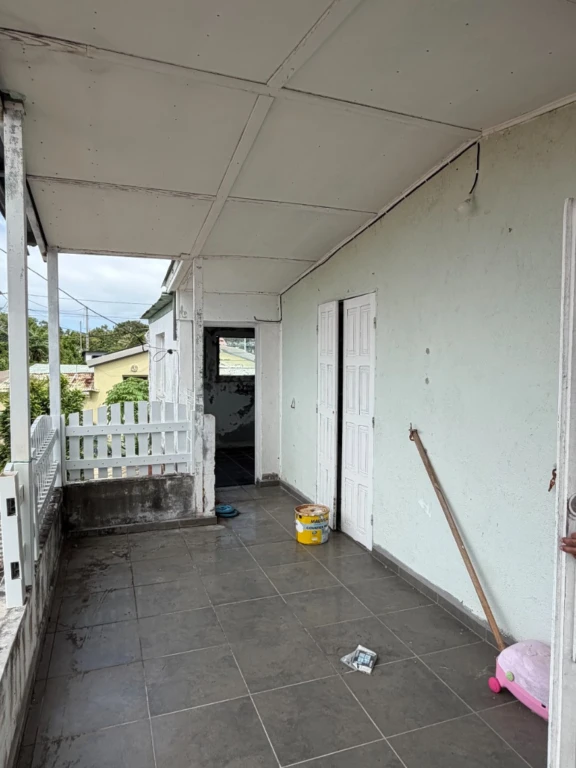 Maison T4 occupée à Sainte-Anne (97437) 4