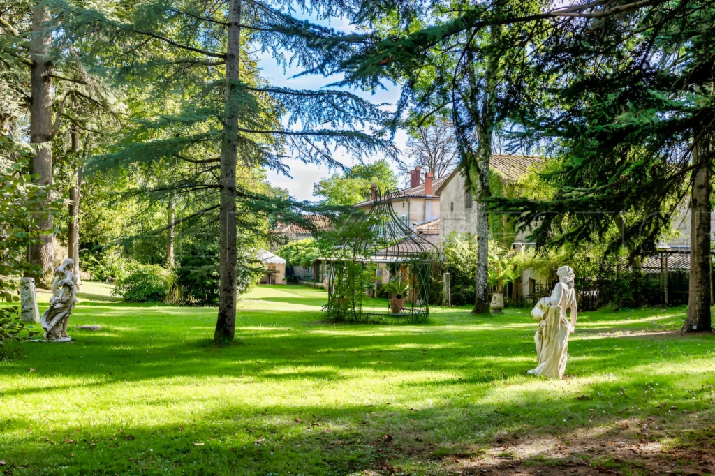DOMAINE HISTORIQUE région Toulouse (Tarn) 2.5 HA 1