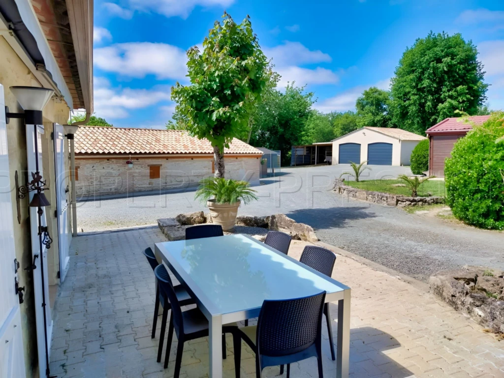 DOMAINE ÉQUESTRE EN PÉRIGORD 2.4 HA 11