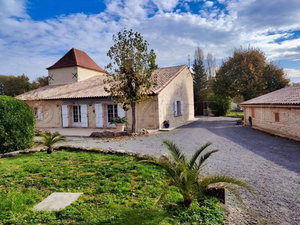 DOMAINE ÉQUESTRE EN PÉRIGORD 2.4 HA 4