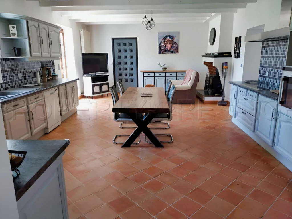 DOMAINE ÉQUESTRE EN PÉRIGORD 2.4 HA 7