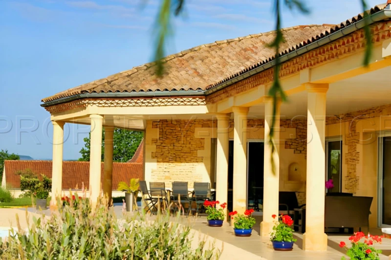 DEMEURE DE STANDING EN PERIGORD NOIR 1 ha 13