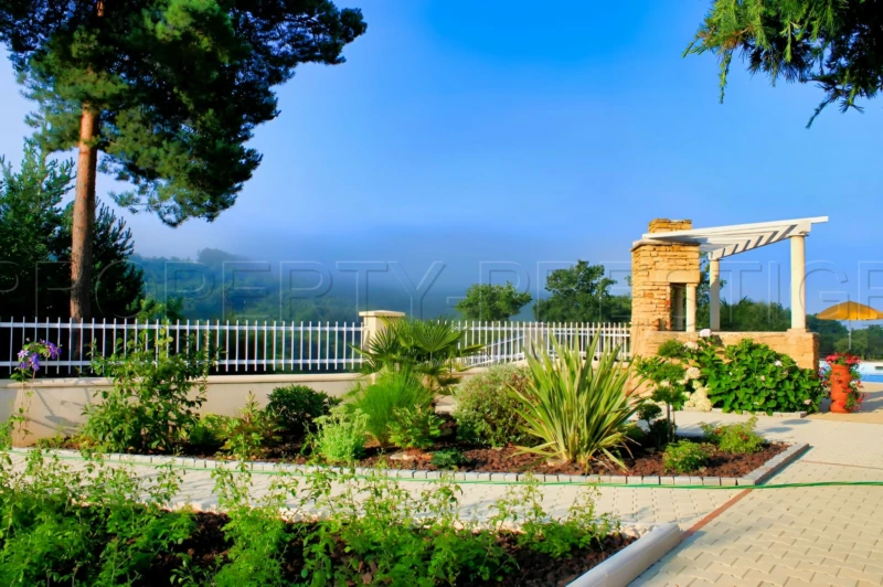 DEMEURE DE STANDING EN PERIGORD NOIR 1 ha 10