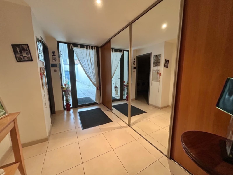 Loft d’architecte avec jardin et garage 14