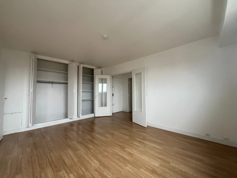 lot 215 - Noisy-le-Grand 3