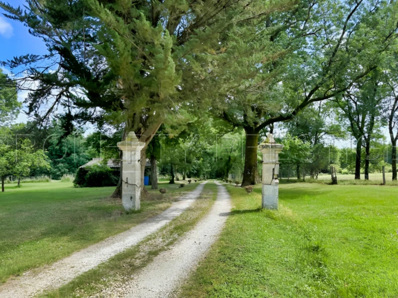 PERIGORD PROPRIETE RURALE 10 HA ETANG 7