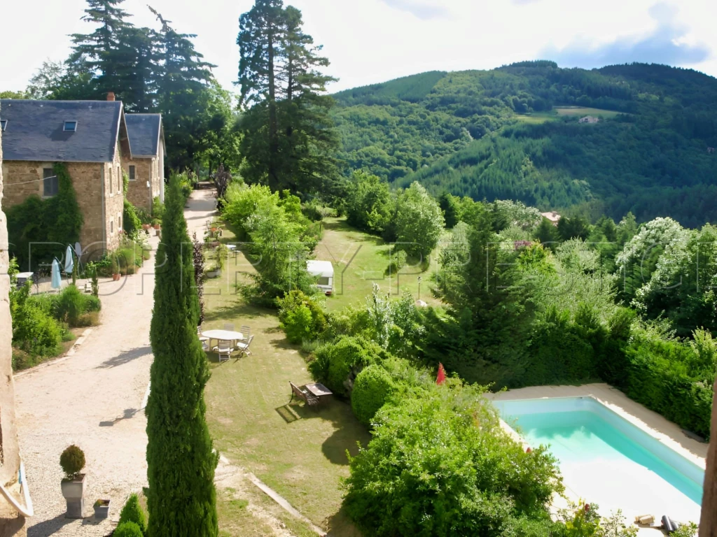 ARDECHE BELLE DEMEURE XVIIème 3