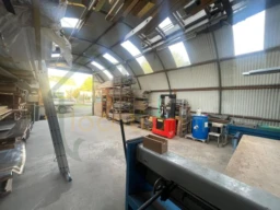 HANGAR A LOUER IDÉAL ARTISAN/ENTREPRENEUR 3