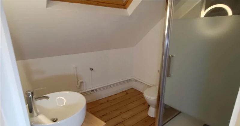 T2 meublé avec bureau et espace mezzanine 8