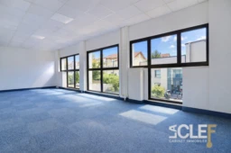 Bureaux privé, cuisine et salle de réunion 1