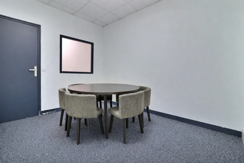Bureaux privé, cuisine et salle de réunion 3