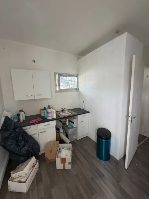 Local commercial vide de 32 m2 3