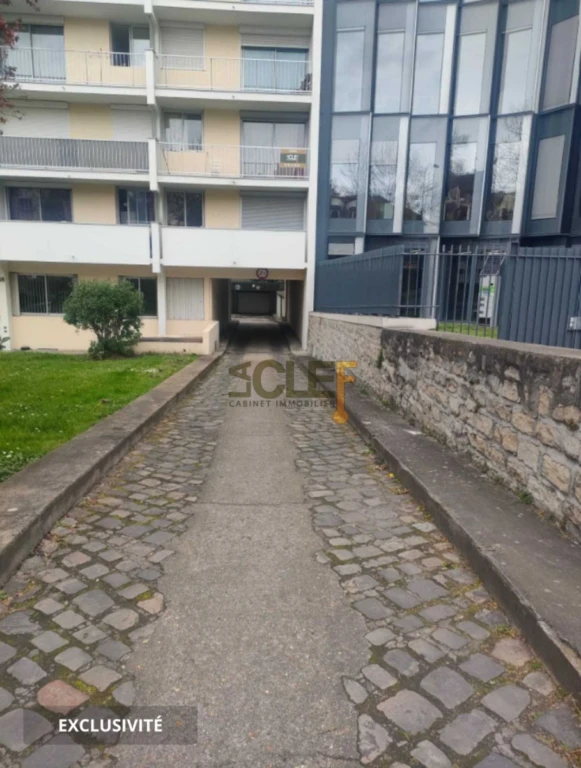 Place de parking Avenue Aristide Briand 2