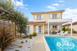 Maison familiale avec piscine et beaux volumes 1
