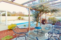 Maison familiale avec piscine et beaux volumes 3