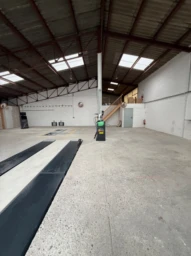 LOCAL COMMERCIAL CONTRÔLE TECHNIQUE AUTOMOBILE 1