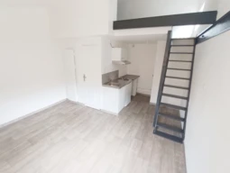Studio avec mezzanine et cour St Pierre 2