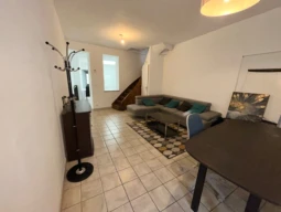 Maison 2 chambres, bureau et cour 2