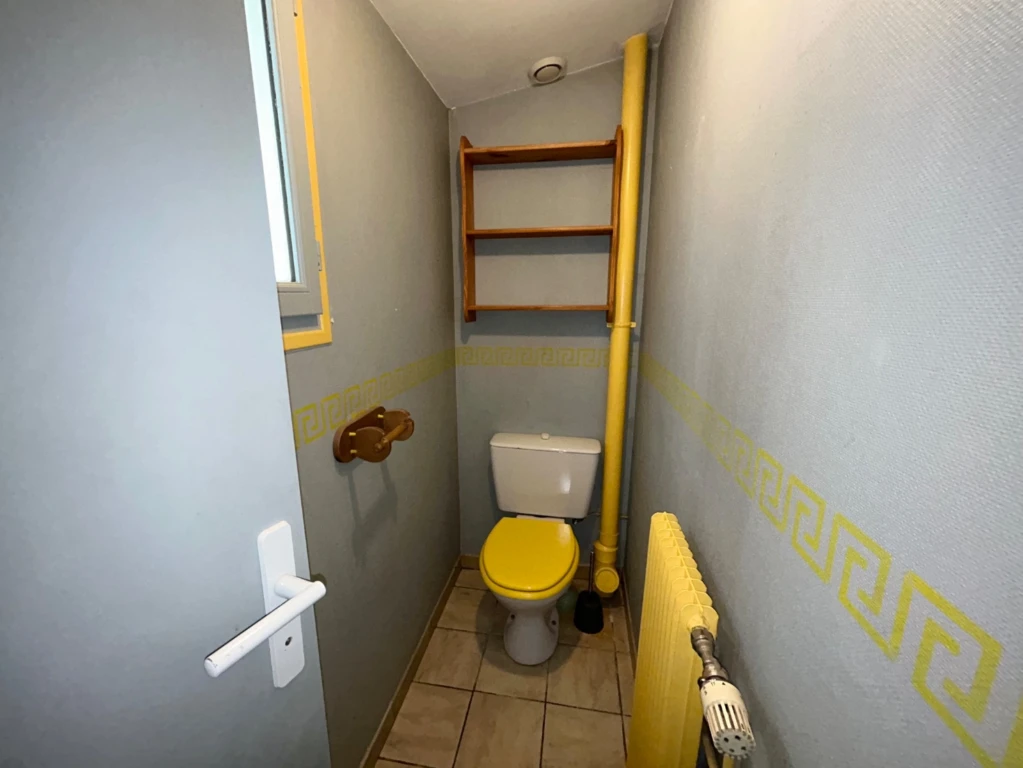 Maison 2 chambres, bureau et cour 13